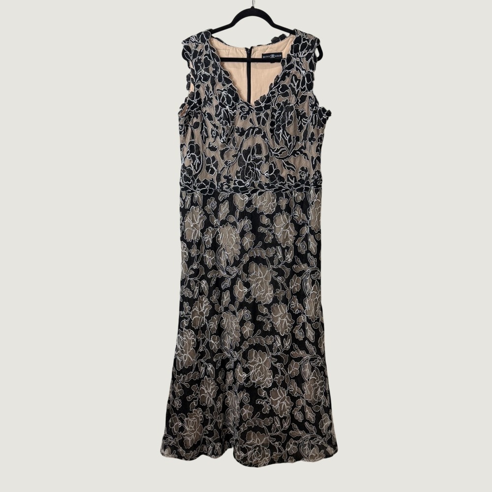 Betsy & Adam Floral Lace Maxi Dress Black White 16W Formal Elegant Goth Gown
